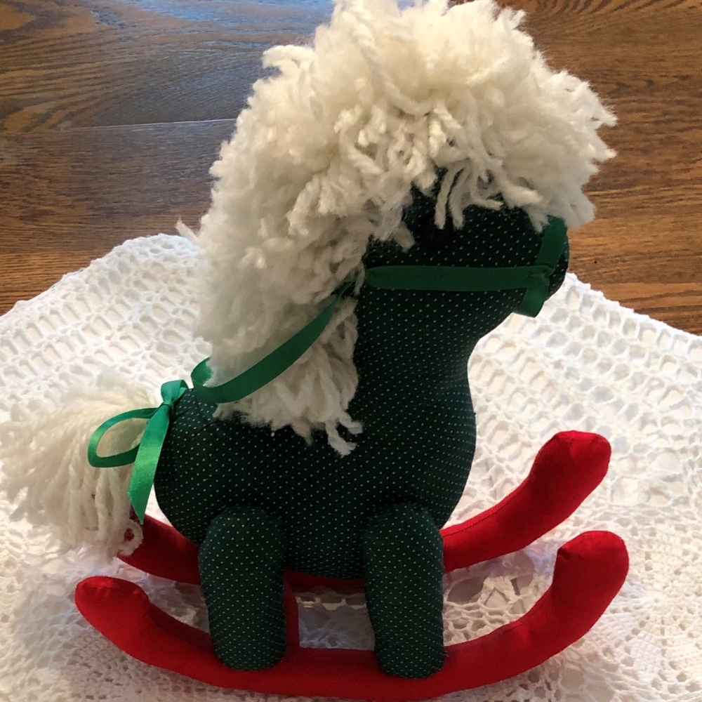 CROCHETED LINED  WHITE 8' ROUND  TREE SKIRT & HAND CRAFTED  HOLIDAY HOBBY HORSE